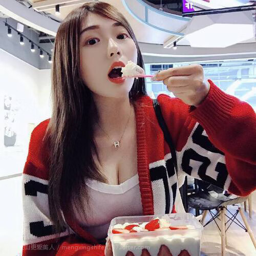 最新足球赛况：女子比赛中的巅峰表现！，女子足球视频