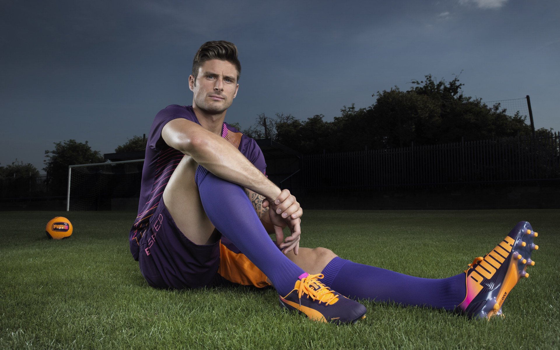 开云直播-_夜光自行车节：在灯火中穿越城市脉络_，自行车灯夜骑